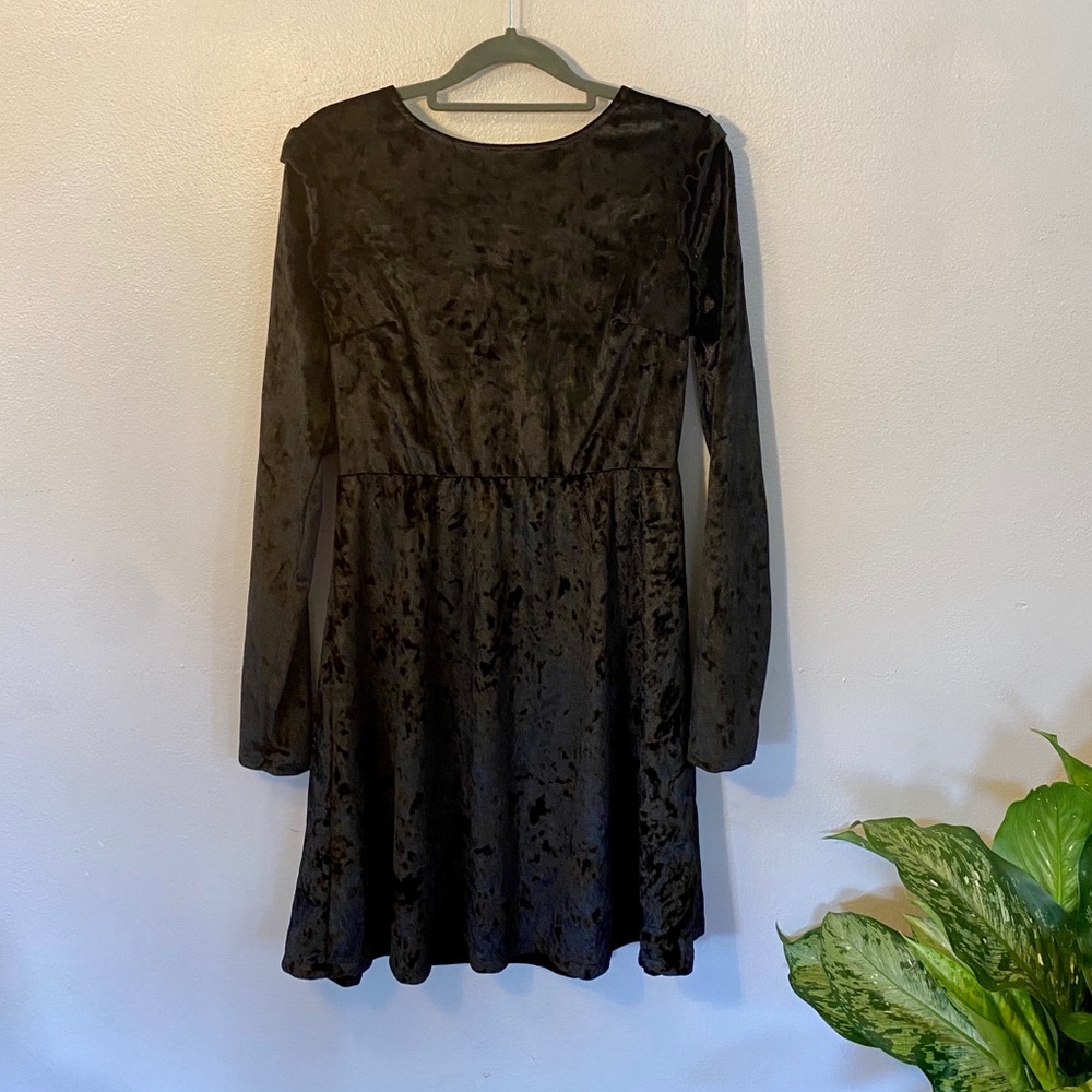 Black long sleeve dress